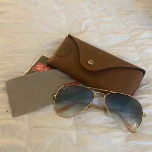 Used in good condition Ray-Bans